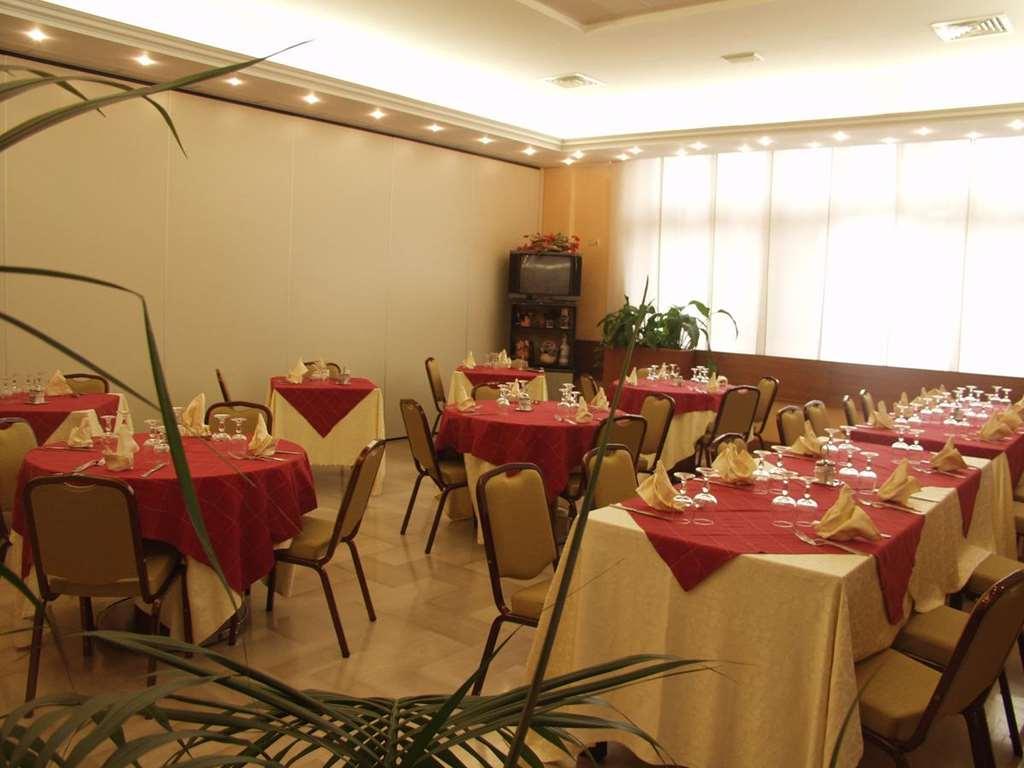 Hotel Residence Memmina Фрозиноне Ресторан фото