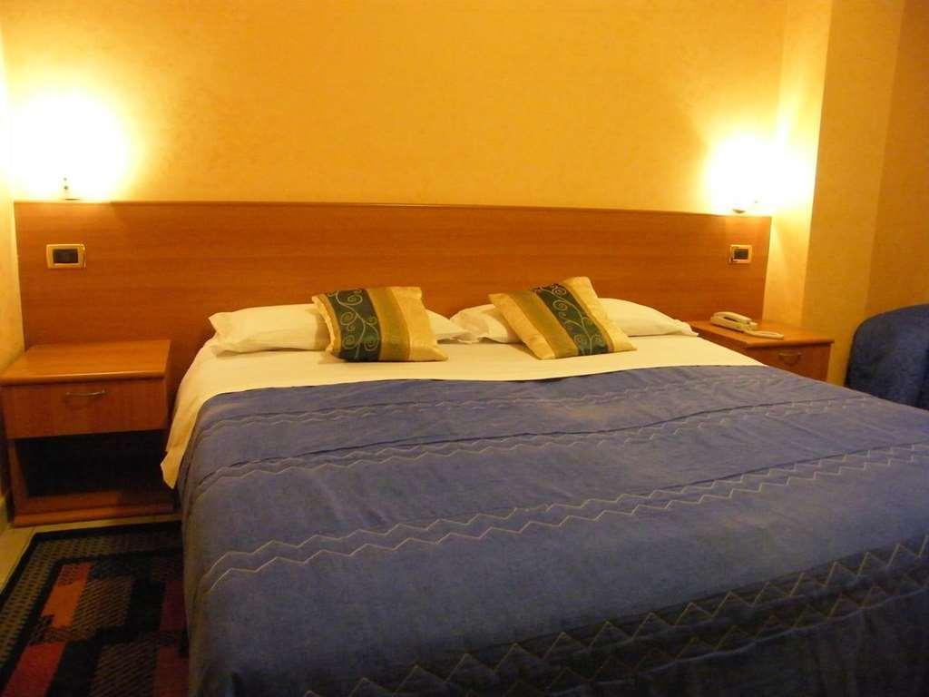Hotel Residence Memmina Фрозиноне Номер фото