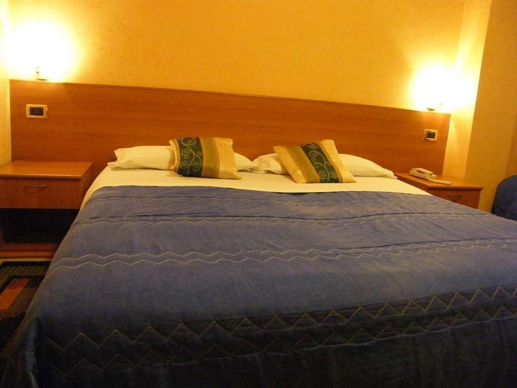 Hotel Residence Memmina Фрозиноне Номер фото