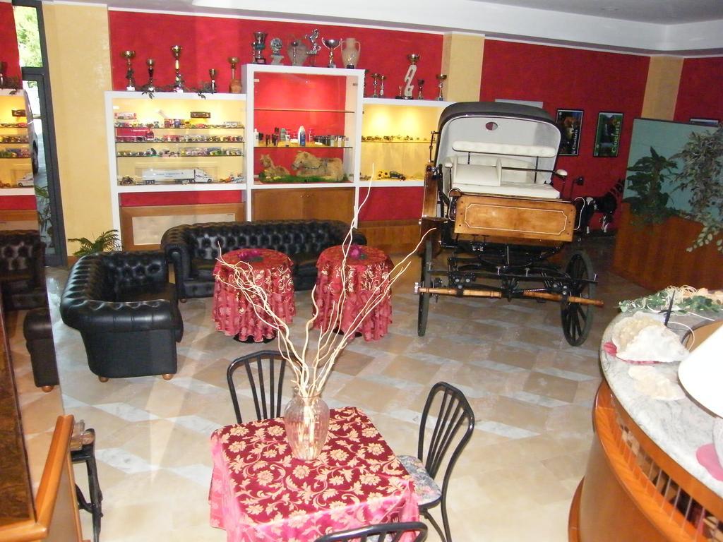 Hotel Residence Memmina Фрозиноне Экстерьер фото